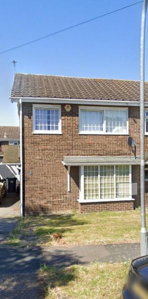 3 bedroom semi-detached house to rent - Photo 2