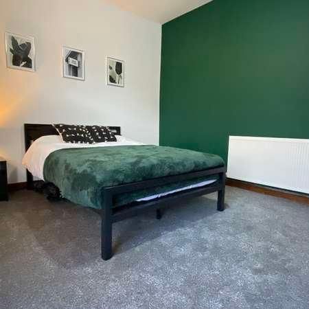 Salisbury Terrace, LS12 - Photo 1