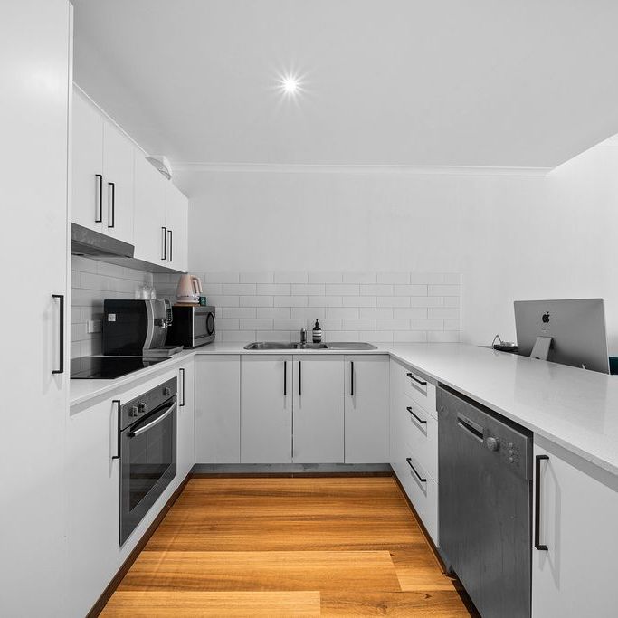 2/10 Tasman Pl,Lyons - Photo 1