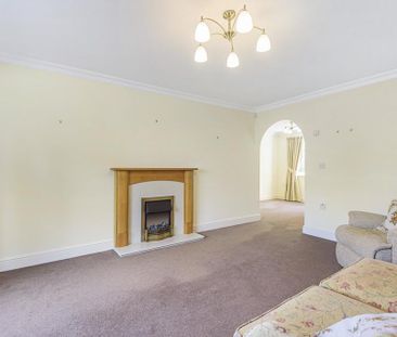 2 bedroom ground floor flat to rent - Photo 1