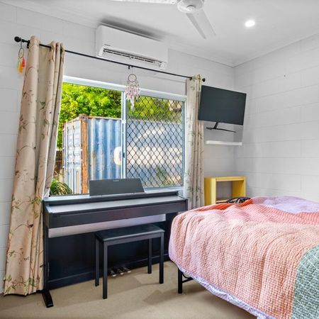 Spacious Family Home in Edmonton - Photo 5