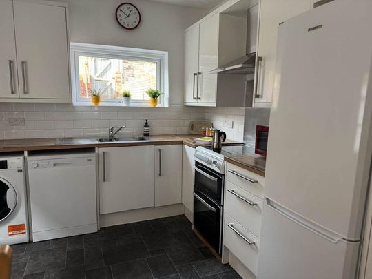5 bedroom house to rent - Photo 1