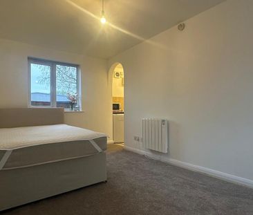 Studio to rent - Photo 6