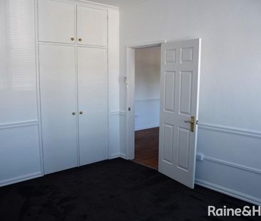 LUXURIOUS TURVEY PARK APARTMENT - Photo 3