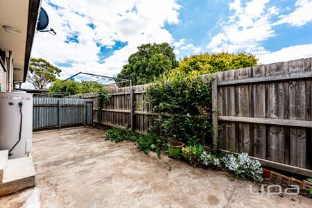 Cosy & Central Living - Photo 4