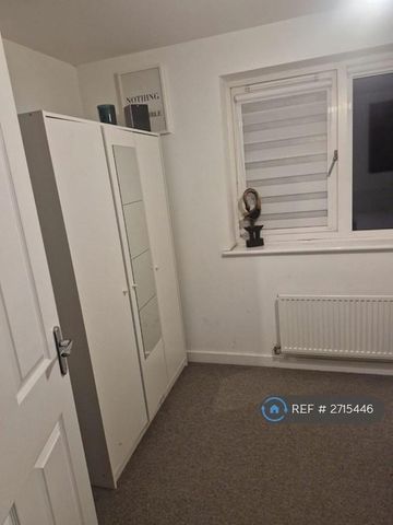 1 bedroom in a house share to rent - Photo 4