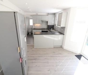 2 Bed Flat, Leyton, E10 - Photo 3