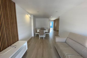 Apartamento T3 localizado na Avenida Dr. Lourenço Peixinho em Aveiro.