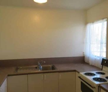 3 Bedrooms Close to Westfield Shopping Centre - Photo 2