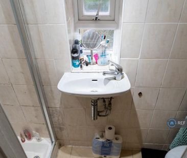 1 bedroom in a house share to rent - Photo 6