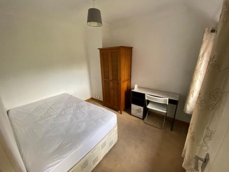 5 bedroom semi-detached house to rent - Photo 2