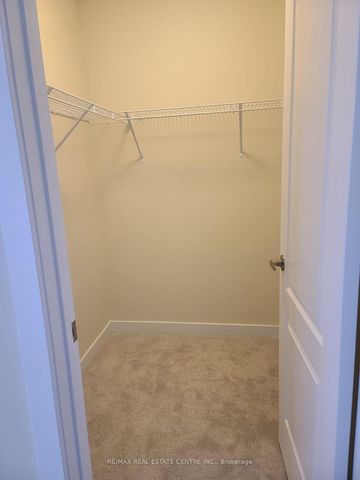 Townhouse For Lease | X8130326 - Photo 2