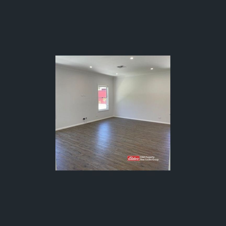 Modern 3 Bedroom Stylish House - Photo 1