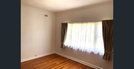 Prime Glen Waverley Location – Walk to Shops, Transport & Schools - Photo 3