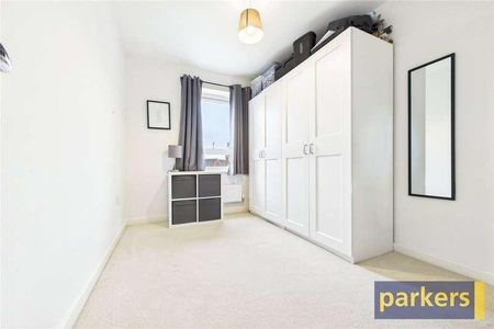 Bolton Drive, Shinfield, Reading, Berkshire, RG2 - Photo 3