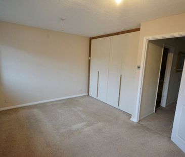 Middle Lane, Epsom, Surrey, KT17 1DP - Photo 3