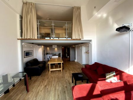 3 bed Apartment for Rent - Photo 2