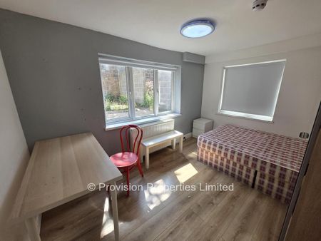 5 bedroom flat to rent - Photo 3