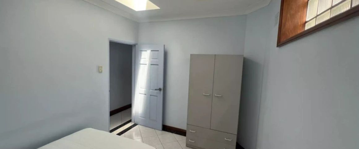 Room 4 - Photo 1