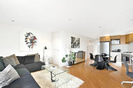 Fully Furnished Boutique Apartment with Exceptional Space & Lifestyle Appeal - Photo 2