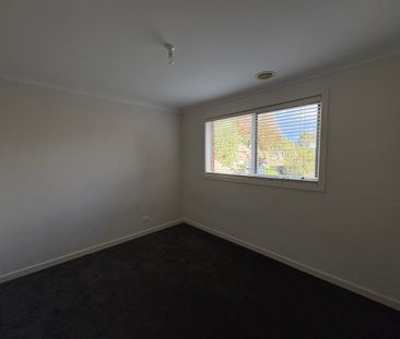 WELL PRESENTED TWO BEDROOM FRONT FACING UNIT! - Photo 1
