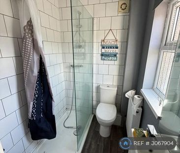 2 bedroom end of terrace house to rent - Photo 5