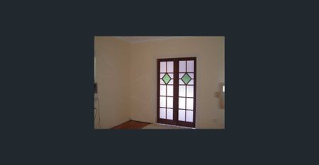 Convenient Duplex Living in the Heart of Holland Park - Photo 5