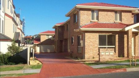 Townhouse is great location - Photo 5