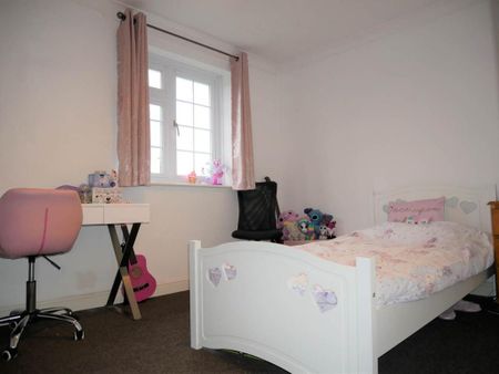 3 bedroom end of terrace house to rent - Photo 3