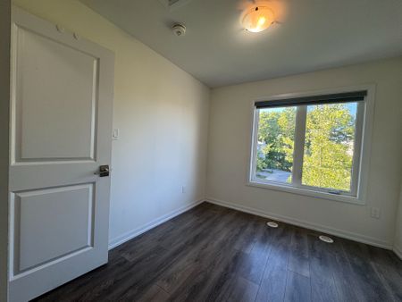 For Lease - 58 Heron Park Place, Toronto, Ontario - Photo 3