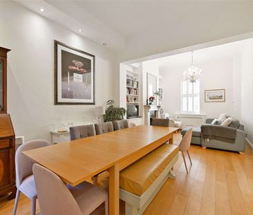 Grade II listed four bedroom townhouse adjacent to Windsor Castle a... - Photo 2