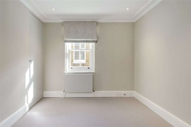 A beautiful five bedroom house on Balliol Road - Photo 1