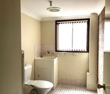 Spacious Three Bedroom Townhouse With Air Conditioning - Photo 6