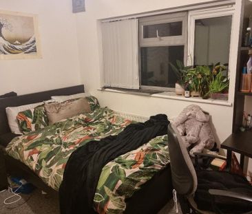 4 bedroom semi-detached house to rent - Photo 6