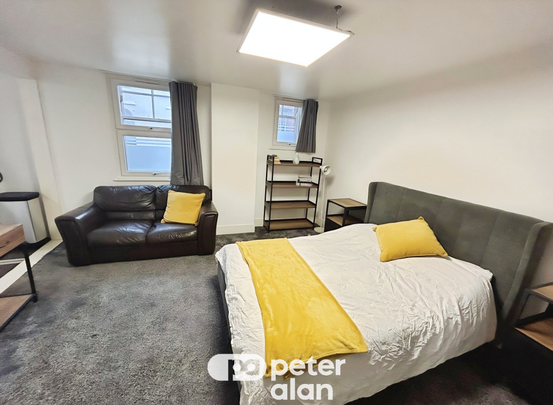 High Street, MERTHYR TYDFIL - Photo 1