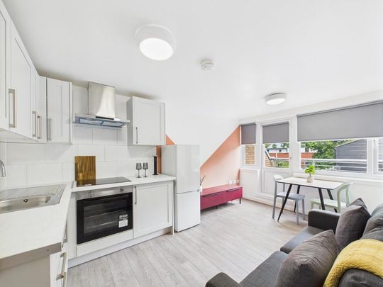 1 bedroom in a house share to rent - Photo 1