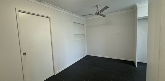 RENOVATED 1 BEDROOM IN QUIET COMPLEX - Photo 2