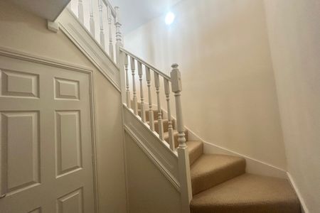 Barnston Court, Mickle Trafford, CHESTER - Photo 4