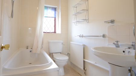 2 bedroom terraced to rent - Photo 3