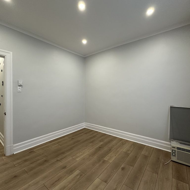 3 1/2 Apartment Near Metro Snowdon - Photo 1
