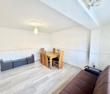 Whitchurch Road, Harold Hill, RM3 9EU, Property for rent - Photo 2