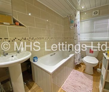 3 Bedroom Mid Terraced House for rent in Autumn Street - Photo 4