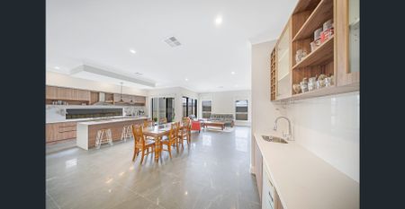 Magnificent Master Crafted - Feature Filled Family Home - 5 Bedrooms, 4 Bathrooms, Multiple Living Areas - Photo 3