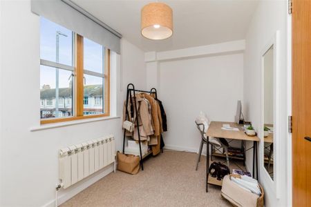 3 bedroom end of terrace house to rent - Photo 3