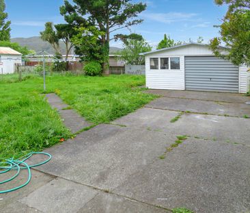 3-BED FAMILY HOME! - Photo 2