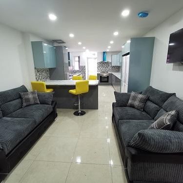 4 bedroom detached house to rent - Photo 1