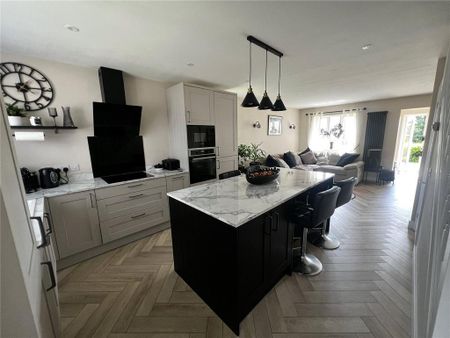 3 bedroom detached house to rent - Photo 5