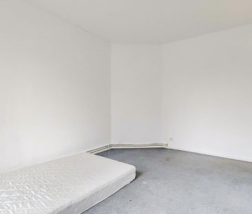 3 bedroom flat to rent - Photo 5