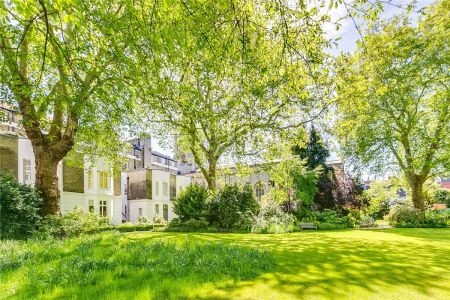 3 bedroom flat in South Kensington - Photo 3