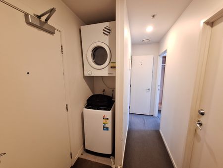 Single Bedroom to rent in Shared Apartment - Photo 4